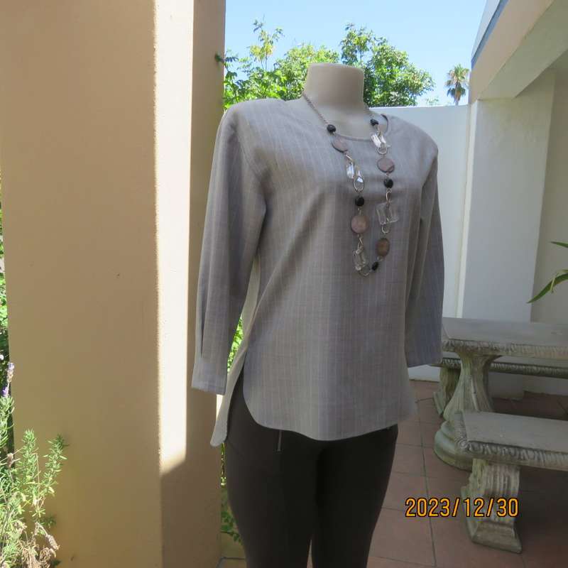 Unique silvergrey/white vertical striped top by ADAM ET ROPE from Japan size 34. Excellent quality.