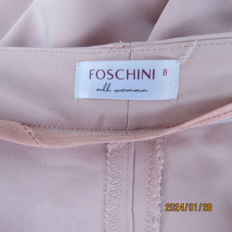 Figure fitting champagne pink skinny figure fitting polycotton stretch pants. Size 32 by FOSHINI.