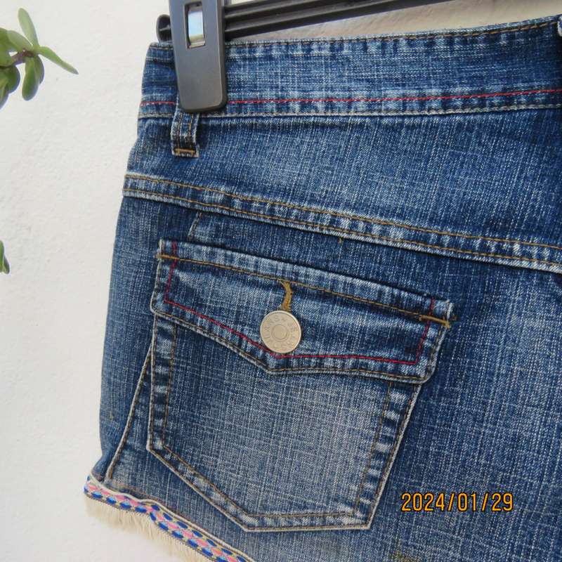 Sexy blue denim distressed jean shorts size 28/4. 85cm hips. 13/14yr old girl. Embroidery. As new
