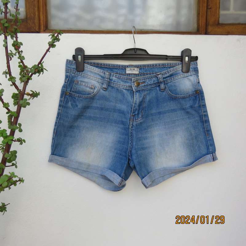 Ultra sexy blue denim jean shorts size 32.  100% cotton without stretch! Turnovers. As new.