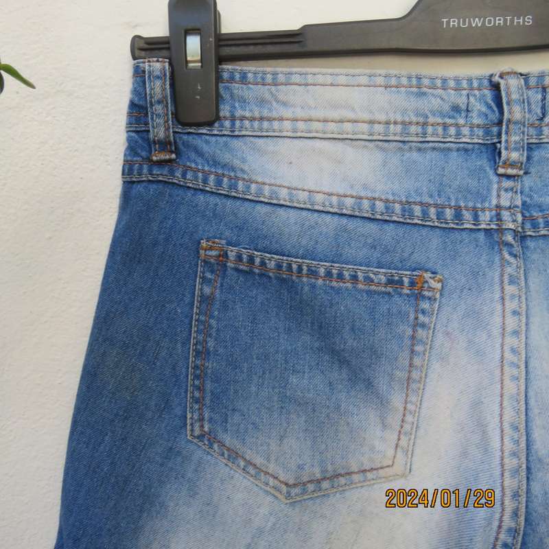 Ultra sexy blue denim jean shorts size 32.  100% cotton without stretch! Turnovers. As new.