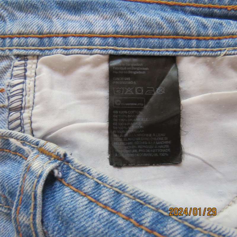 Ultra sexy blue denim jean shorts size 32.  100% cotton without stretch! Turnovers. As new.