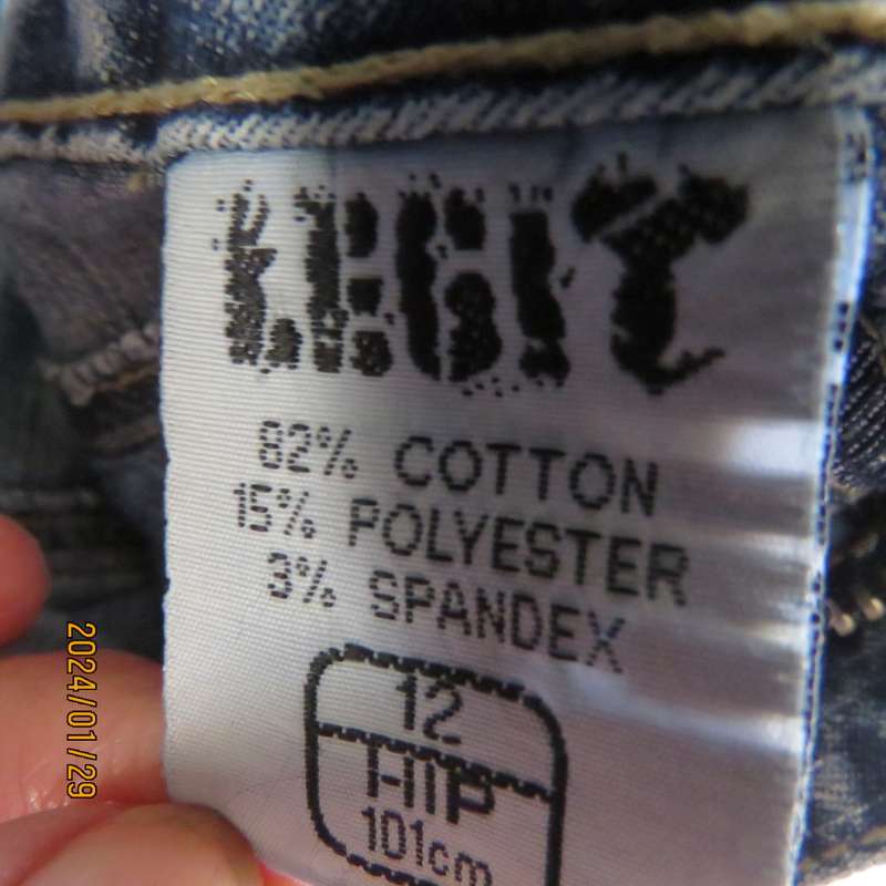Relaxed and casual style blue denim ankle length polycotton stretch jeans by LEGIT size 36