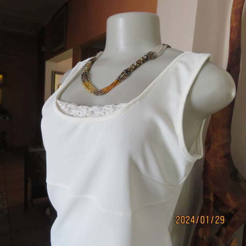 TRUWORHS size 34 light cream scooped neckline sleeveless top in stretch polyester.