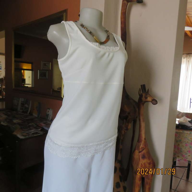 TRUWORHS size 34 light cream scooped neckline sleeveless top in stretch polyester.