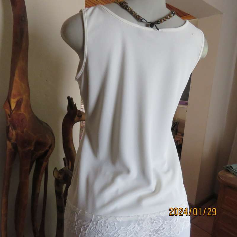 TRUWORHS size 34 light cream scooped neckline sleeveless top in stretch polyester.