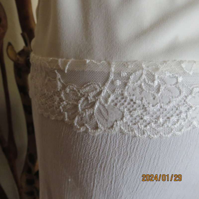 TRUWORHS size 34 light cream scooped neckline sleeveless top in stretch polyester.