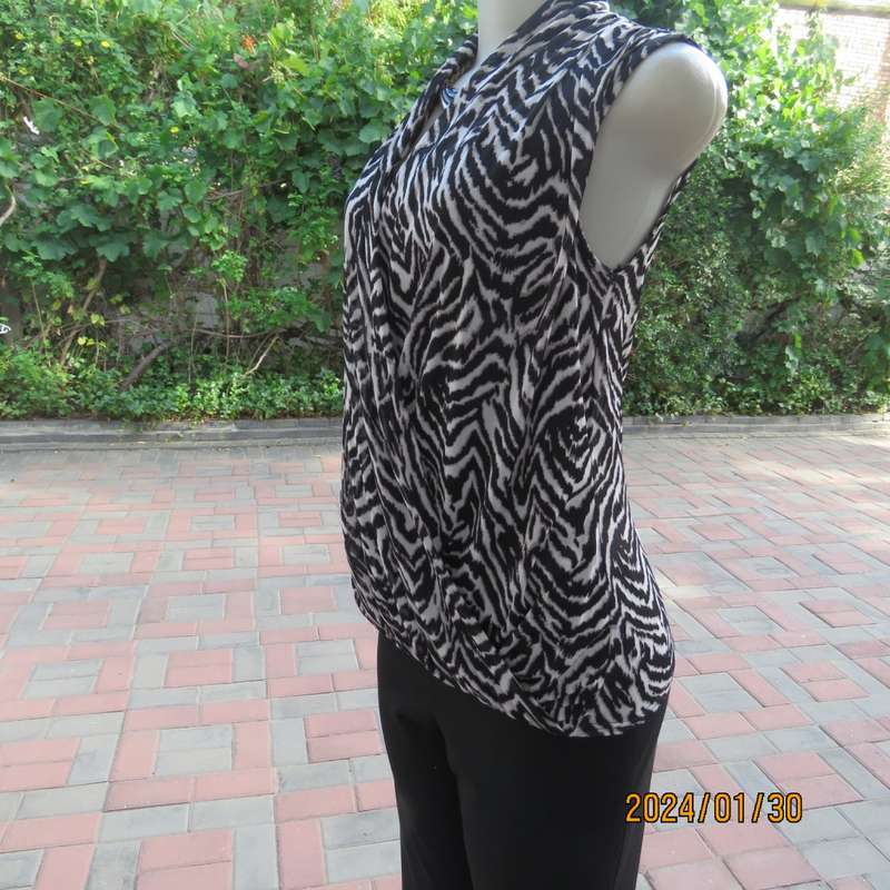 Cute monochrome animal print stretch nylon cross over sleeveless top/black front inlay. Size 38 TRUW