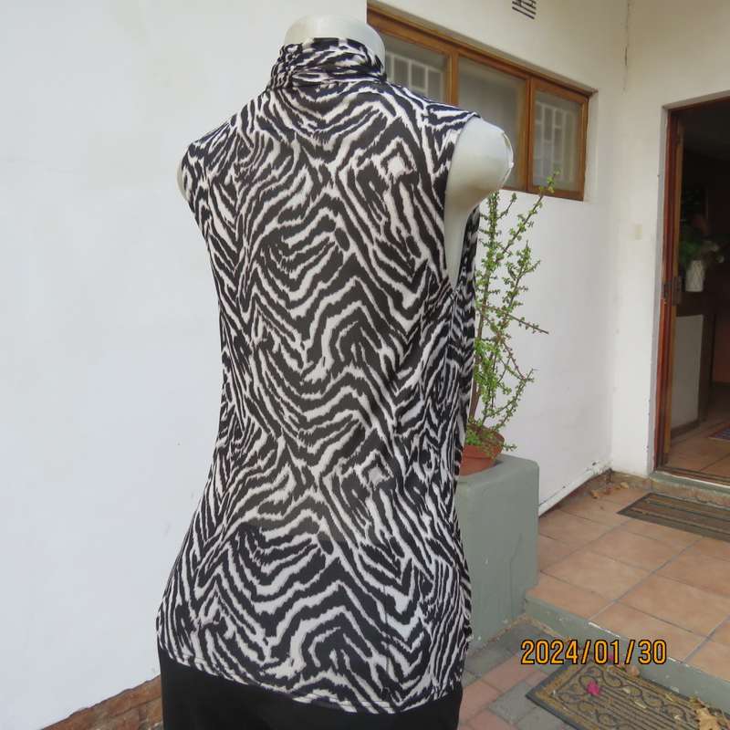 Cute monochrome animal print stretch nylon cross over sleeveless top/black front inlay. Size 38 TRUW