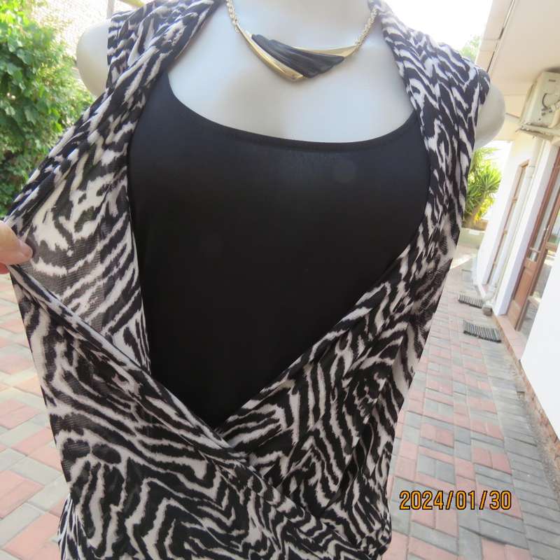 Cute monochrome animal print stretch nylon cross over sleeveless top/black front inlay. Size 38 TRUW