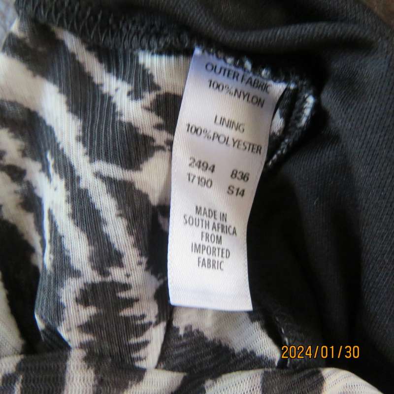 Cute monochrome animal print stretch nylon cross over sleeveless top/black front inlay. Size 38 TRUW