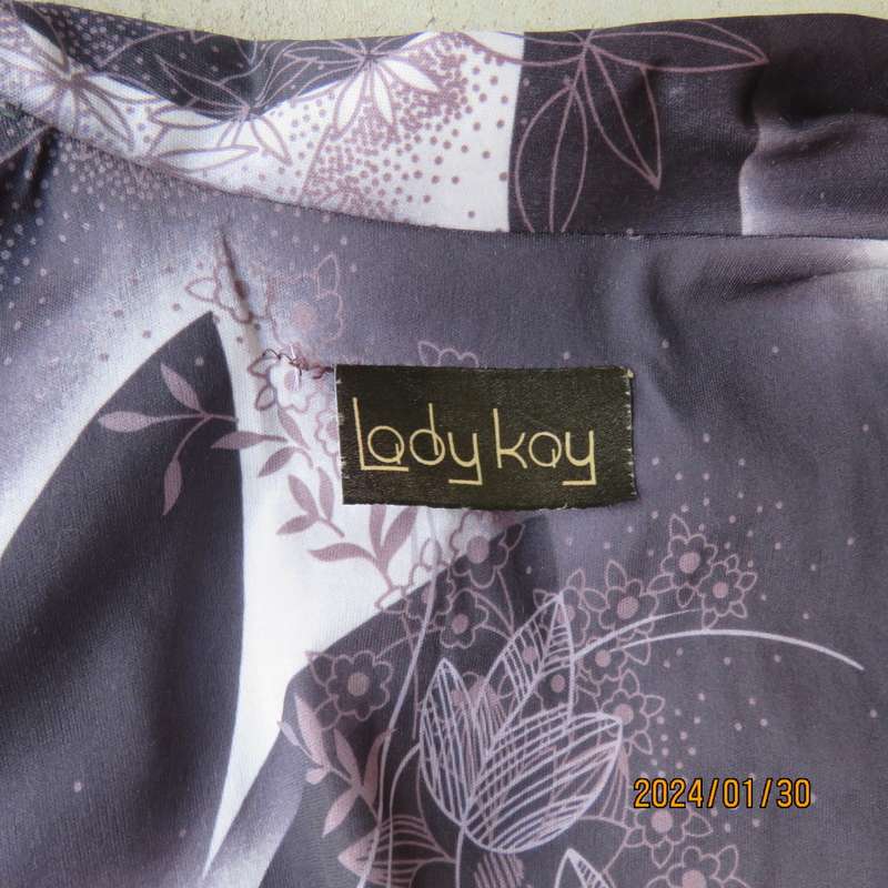 Elegant vintage LADY KAY long sleeve jacket from New Orleans size 33/9. Leaf/floral pattern
