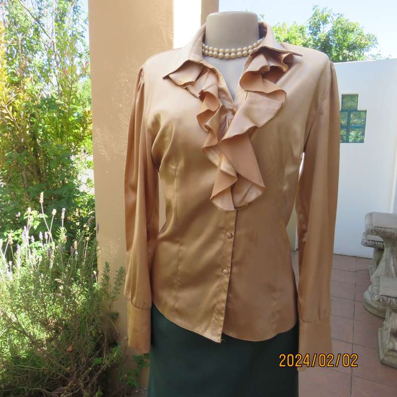 Luxury gold colour long sleeve stretch shiny polyester button down top. By TRUWORTS size 40.As new