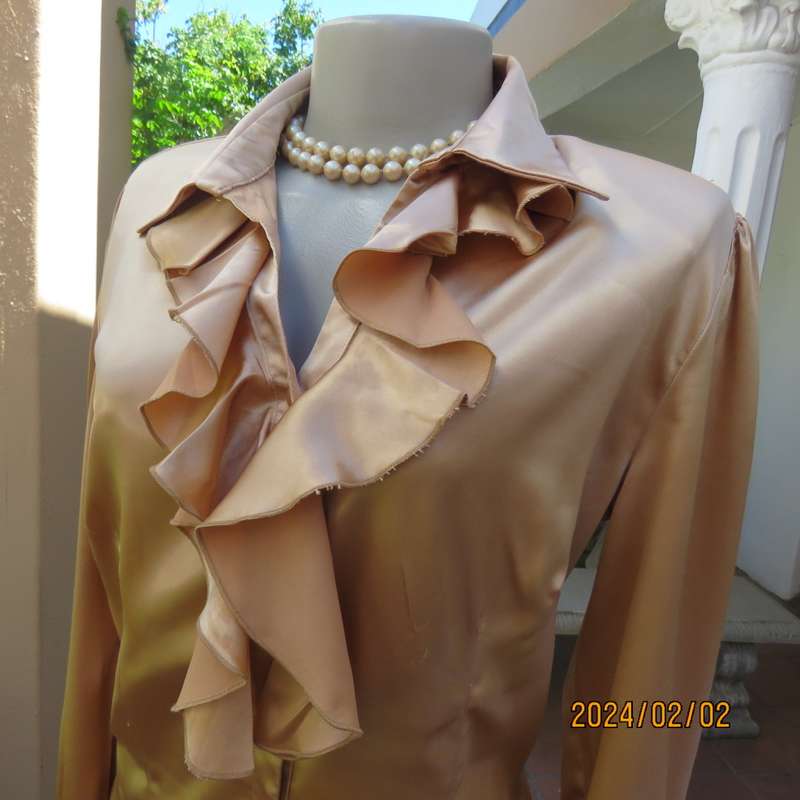 Luxury gold colour long sleeve stretch shiny polyester button down top. By TRUWORTS size 40.As new