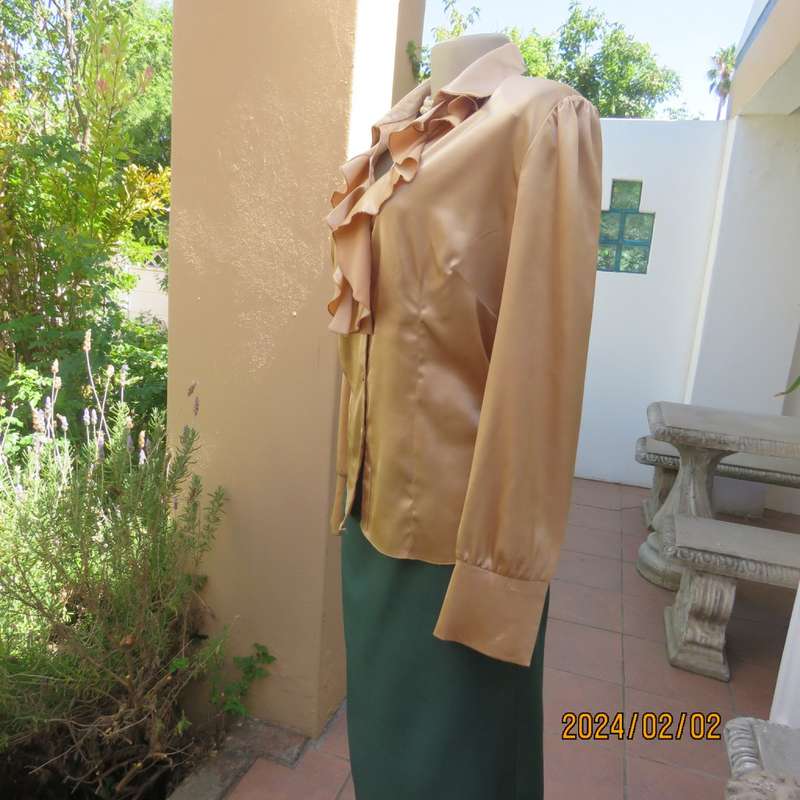 Luxury gold colour long sleeve stretch shiny polyester button down top. By TRUWORTS size 40.As new