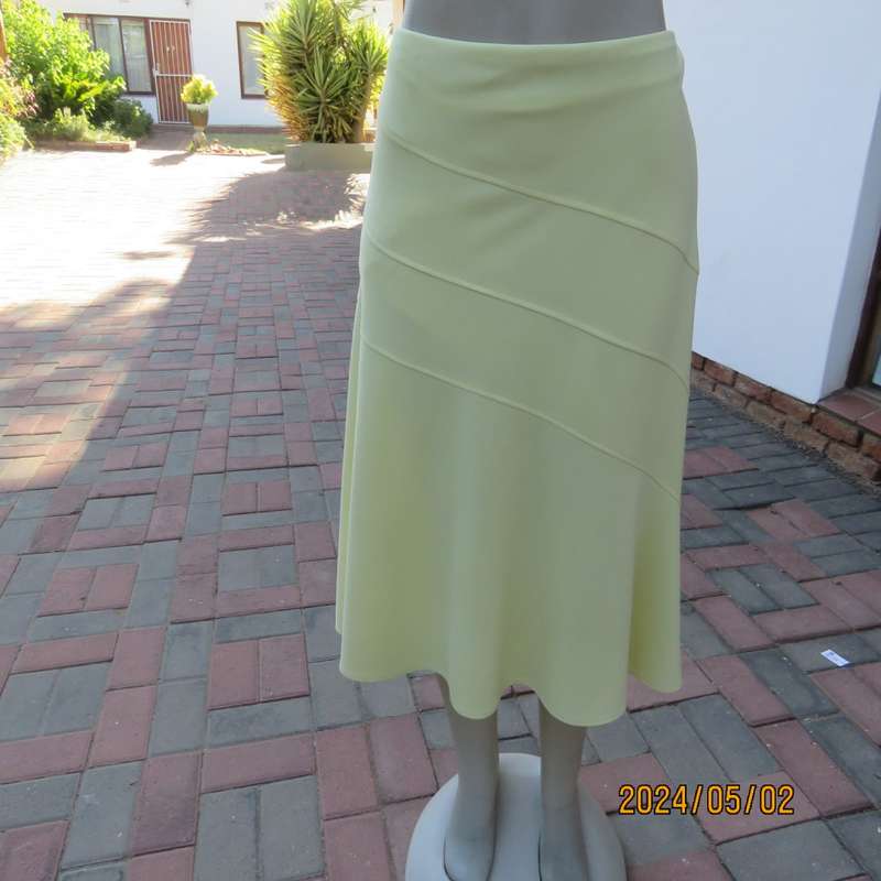 Amazing paneled chartreuse yellow 100% polyester lined calf length skirt. By EXACT size 38. New cond