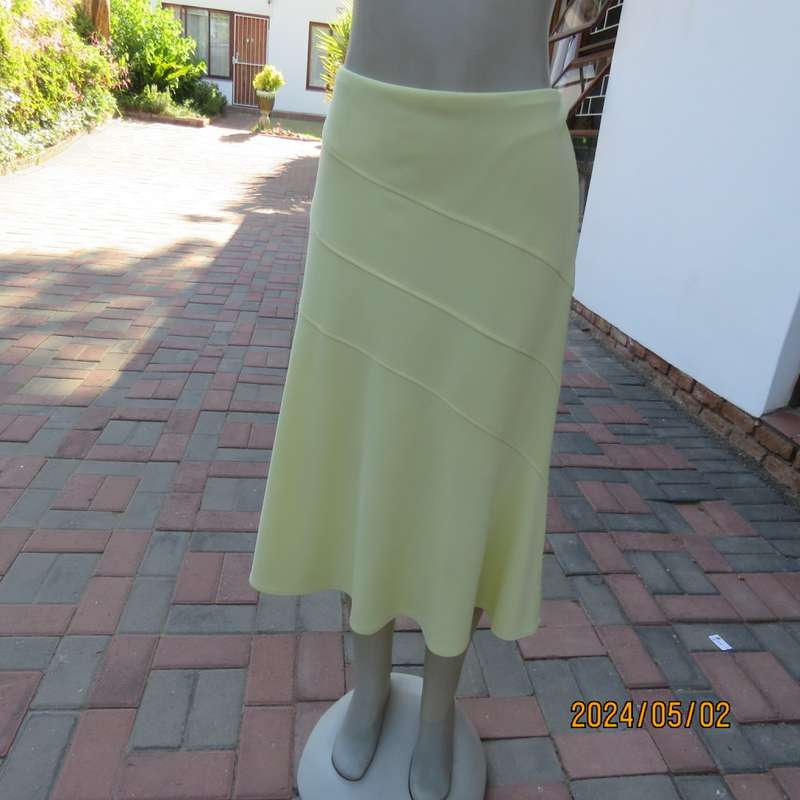 Amazing paneled chartreuse yellow 100% polyester lined calf length skirt. By EXACT size 38. New cond