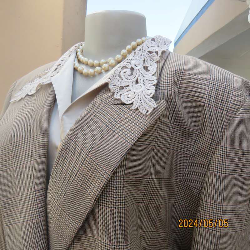 High quality JOHN ORRS checked long sleeve fully lined double breast size 38 jacket. Very good cond.