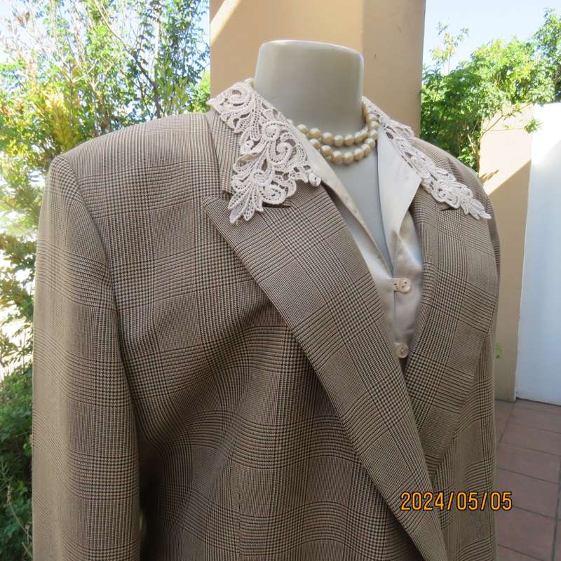 High quality JOHN ORRS checked long sleeve fully lined double breast size 38 jacket. Very good cond.
