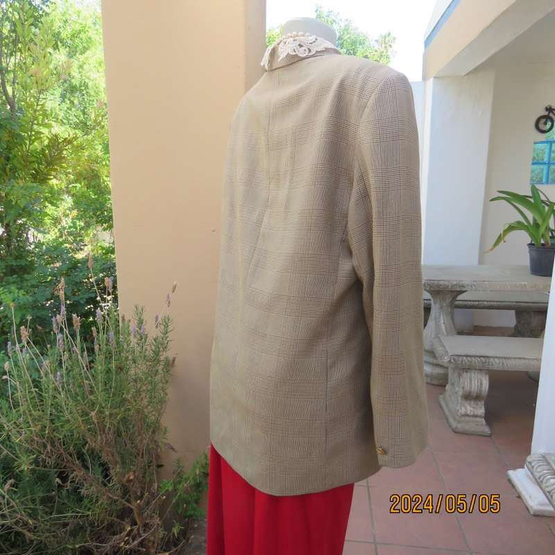 High quality JOHN ORRS checked long sleeve fully lined double breast size 38 jacket. Very good cond.
