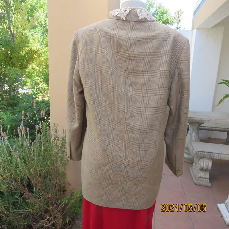 High quality JOHN ORRS checked long sleeve fully lined double breast size 38 jacket. Very good cond.