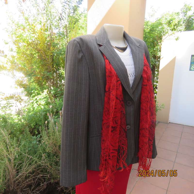 Elegant slate grey long sleeve striped jacket in lighter shades. By FINNEGANS size 42. Brand new con