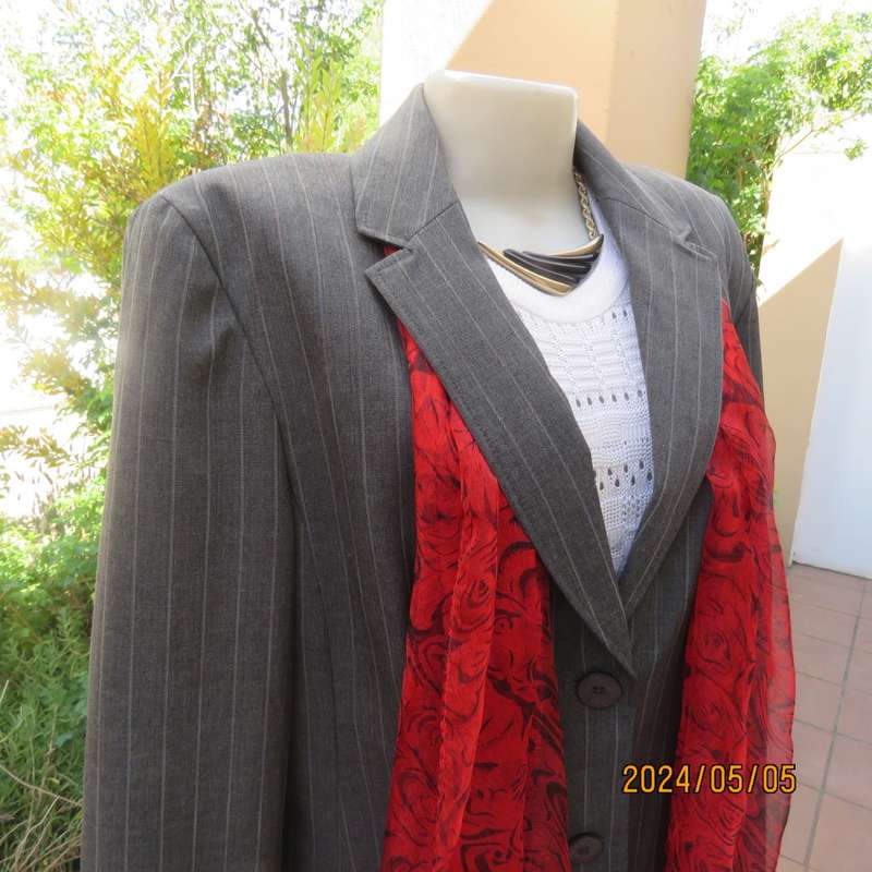 Elegant slate grey long sleeve striped jacket in lighter shades. By FINNEGANS size 42. Brand new con
