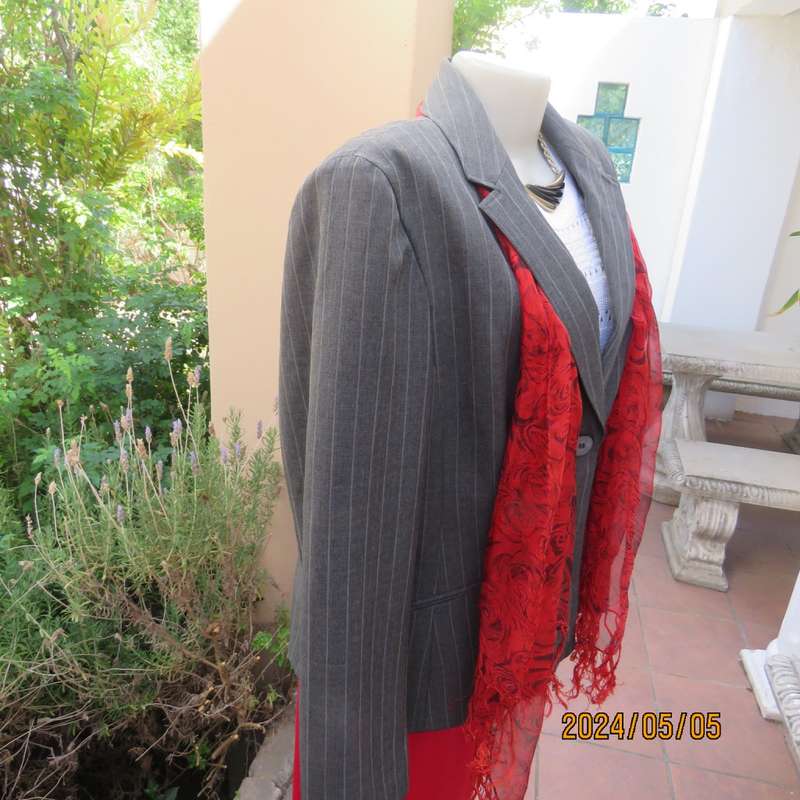 Elegant slate grey long sleeve striped jacket in lighter shades. By FINNEGANS size 42. Brand new con