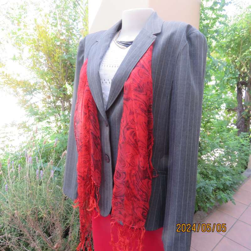 Elegant slate grey long sleeve striped jacket in lighter shades. By FINNEGANS size 42. Brand new con