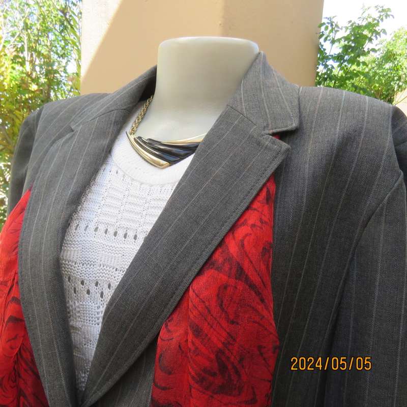 Elegant slate grey long sleeve striped jacket in lighter shades. By FINNEGANS size 42. Brand new con