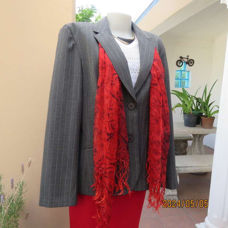 Elegant slate grey long sleeve striped jacket in lighter shades. By FINNEGANS size 42. Brand new con