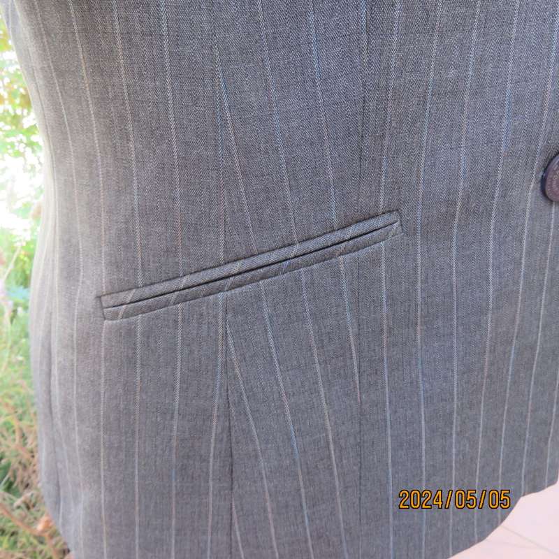 Elegant slate grey long sleeve striped jacket in lighter shades. By FINNEGANS size 42. Brand new con