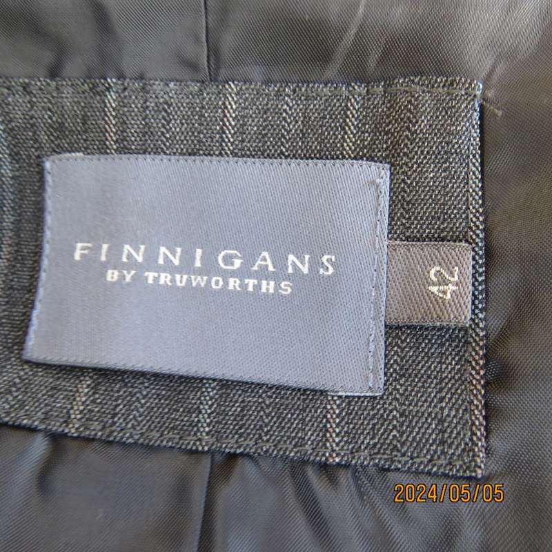 Elegant slate grey long sleeve striped jacket in lighter shades. By FINNEGANS size 42. Brand new con