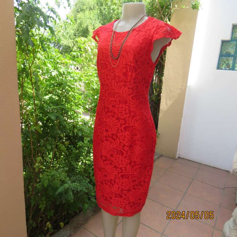 Fired up in red lace!!. Stunning red dress in stretch poly with lace. Long back zip.Tiny sleeves.34.