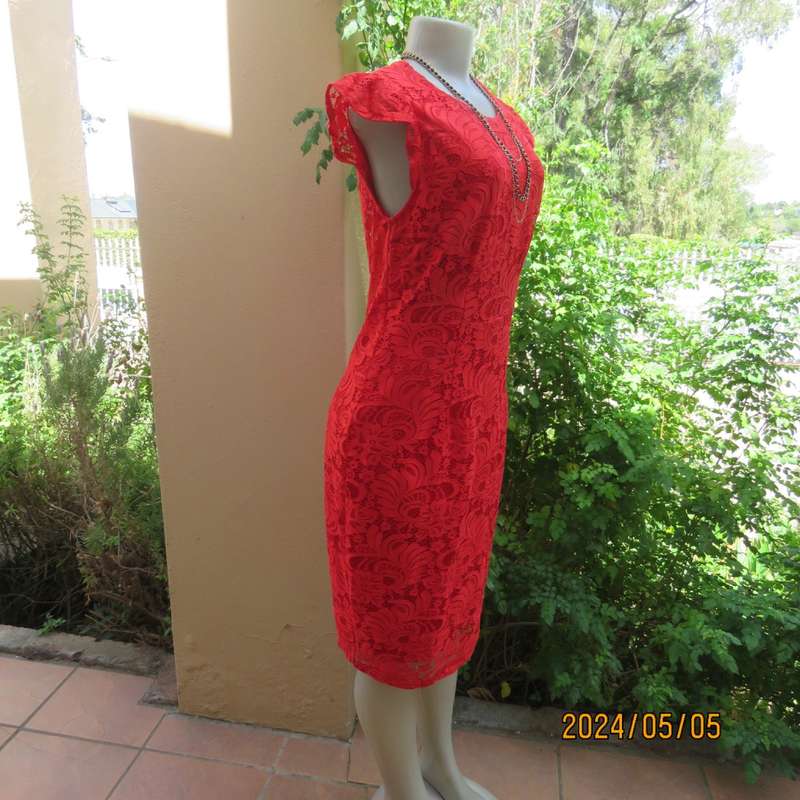 Fired up in red lace!!. Stunning red dress in stretch poly with lace. Long back zip.Tiny sleeves.34.