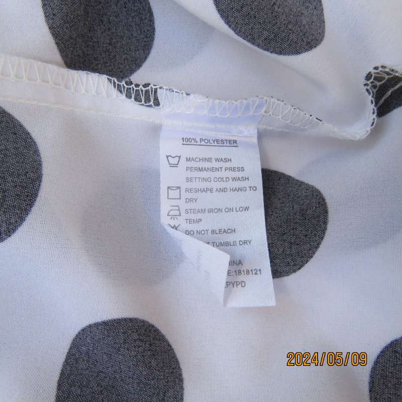 Bold polkadot monochrome shift dress in 100% polyester by RAGE size 34/10. With belt. Brand new cond