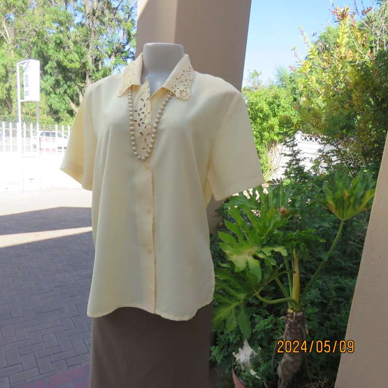 Amazing buttercup yellow richly embroidered/cut-out work blouse.From QUARTRE VINGT JOUR 38