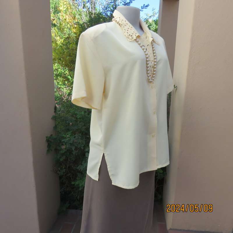 Amazing buttercup yellow richly embroidered/cut-out work blouse.From QUARTRE VINGT JOUR 38