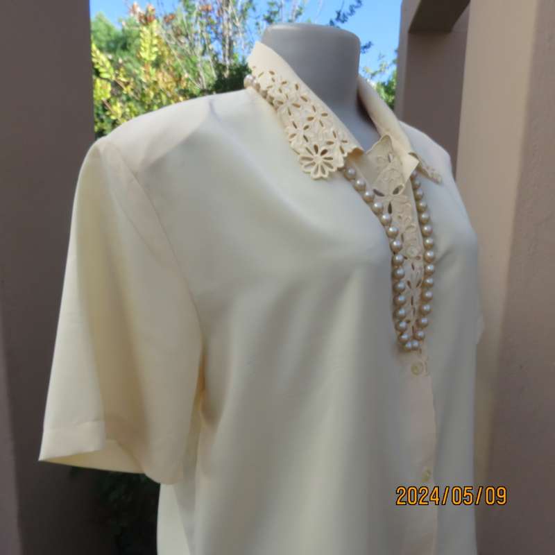 Amazing buttercup yellow richly embroidered/cut-out work blouse.From QUARTRE VINGT JOUR 38