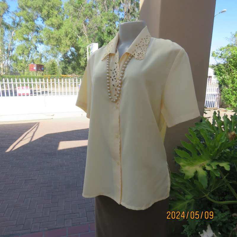 Amazing buttercup yellow richly embroidered/cut-out work blouse.From QUARTRE VINGT JOUR 38