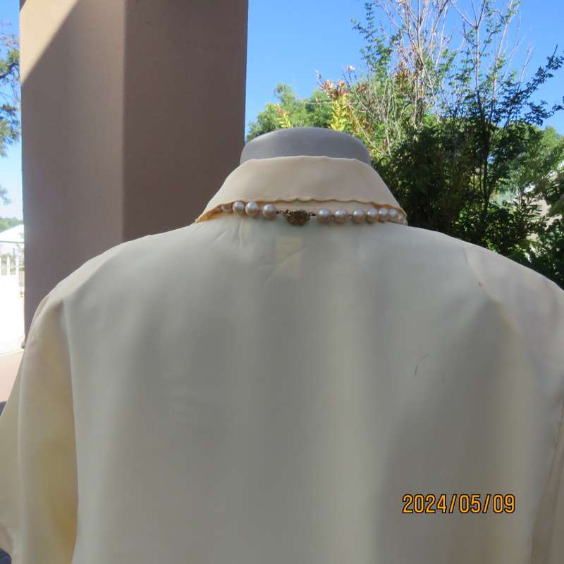 Amazing buttercup yellow richly embroidered/cut-out work blouse.From QUARTRE VINGT JOUR 38
