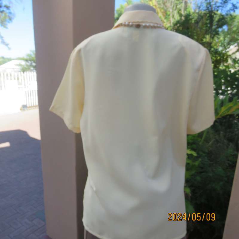 Amazing buttercup yellow richly embroidered/cut-out work blouse.From QUARTRE VINGT JOUR 38