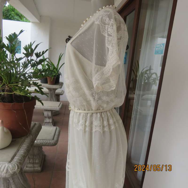 Special occasion rich cream vintage dress by TREASURES size 38. Polyester underlay with lace overlay