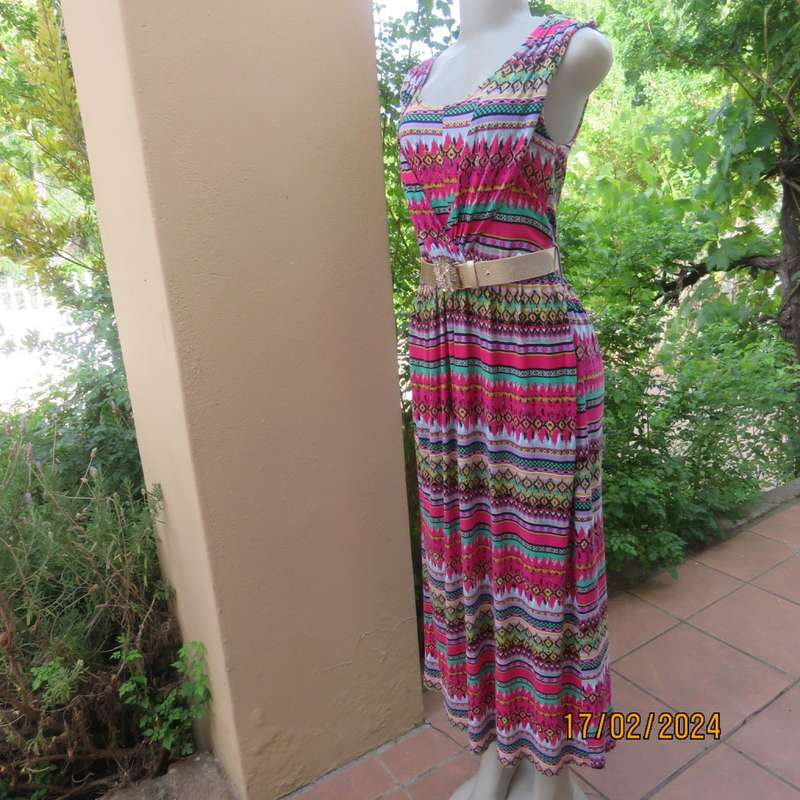 Cheerful horizontal pattern striped ankle length sleeveless dress. Elasticated waist.Size 37/13.