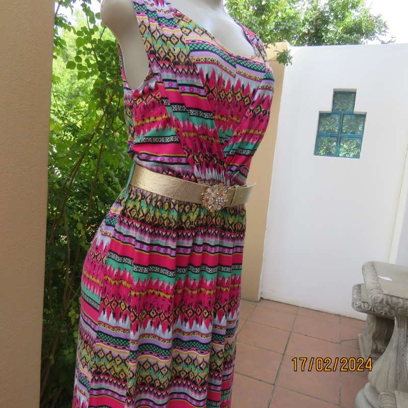 Cheerful horizontal pattern striped ankle length sleeveless dress. Elasticated waist.Size 37/13.