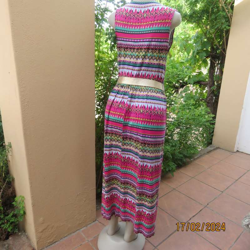 Cheerful horizontal pattern striped ankle length sleeveless dress. Elasticated waist.Size 37/13.