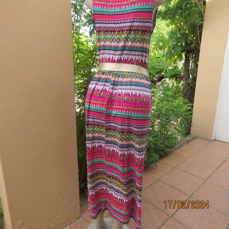 Cheerful horizontal pattern striped ankle length sleeveless dress. Elasticated waist.Size 37/13.