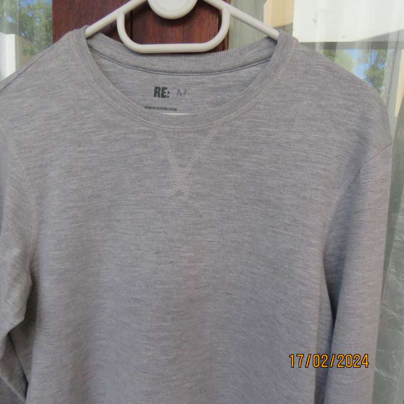 As new Men`s size small (chest 87 - 94cm) long sleeve grey T-Shirt. Cotton with 9% polyester. By RE.