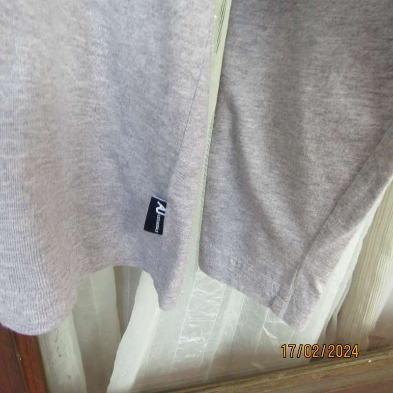 As new Men`s grey long sleeve T-Shirt in 100% cotton.Opening on front with 3 buttons. By AU. 87/94cm