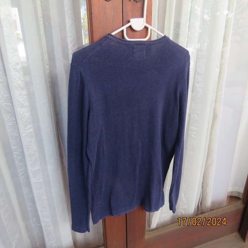 Men`s navy cotton knit long sleeve top by RE DENIM(Woolworths) size Small. Chest 87 to 94cm. As new